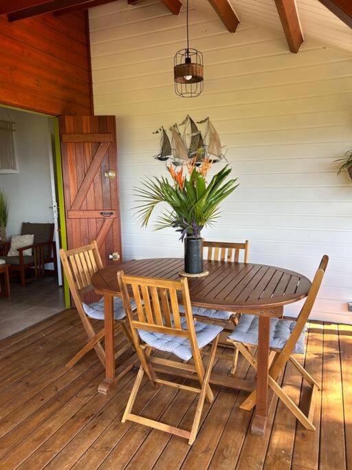 Bungalow, Gite Les Fleurs Du Colibri Bouillante Exterior foto
