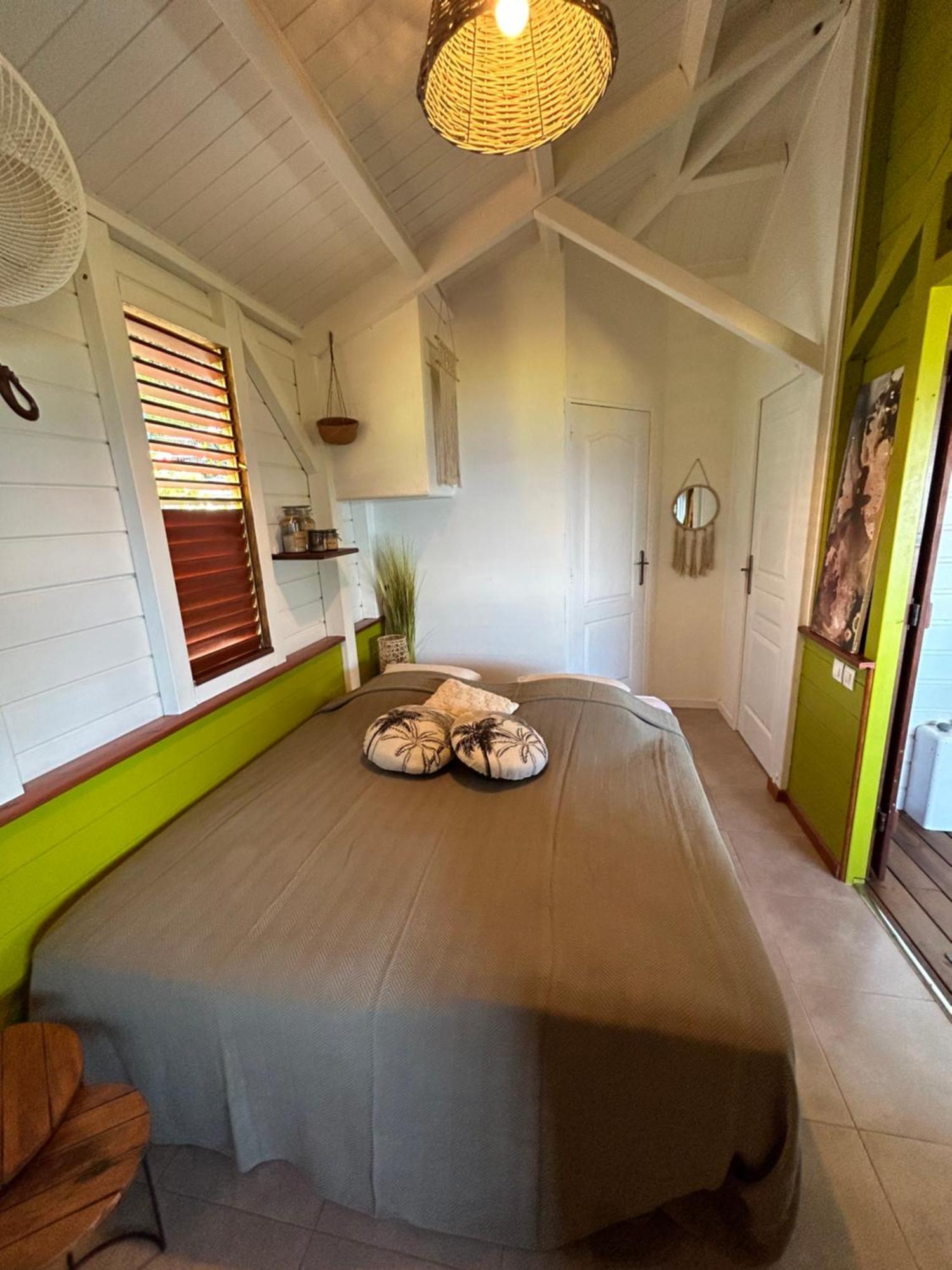 Bungalow, Gite Les Fleurs Du Colibri Bouillante Exterior foto